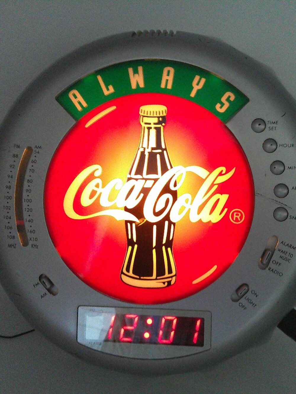 1997 COCA-COLA #403 Bottle Cap Lighted AM/FM Radio Digital Clock Alarm